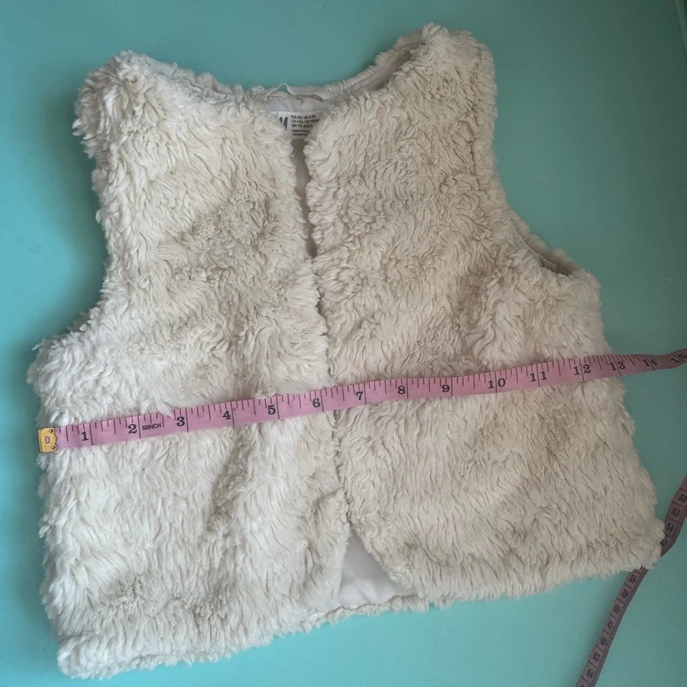 H&M Cream Faux Fur Vest Plush Layer. Size‎ 4-5Y